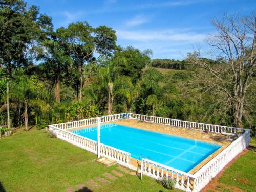 Lindo sitio c lago e lazer completo em Atibaia SP