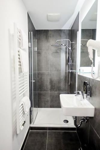 SMARTY Cologne Dom Hotel - Boardinghouse - KONTAKTLOSER SELF CHECK-IN - image 5