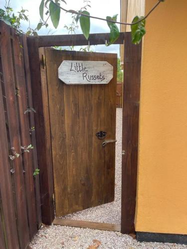Charming Chalet - Sleep 3 4 & Free Parking, Dartmouth (photo 9)