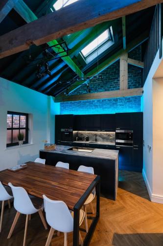 Picture of The Eden Warehouse - Green Apartment, Sleeps 5