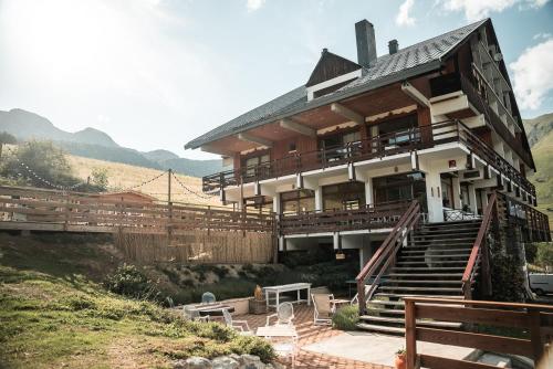 Exterior view, Les Cedres - Hotel - Restaurants - Spa in Saint-Jean-de-Maurienne