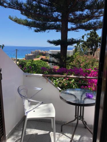 Balcony/terrace, Garden House in Sfakia