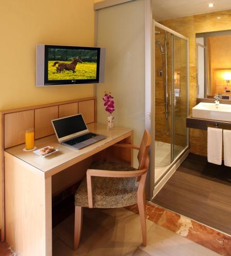 room detail thumbnail 1