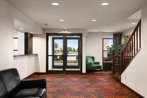 Super 8 By Wyndham Evansville North in Stacer (IN)