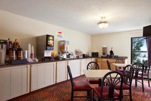 Super 8 By Wyndham Evansville North in Stacer (IN)