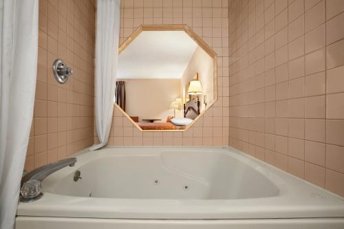 Super 8 By Wyndham Evansville North in Stacer (IN)