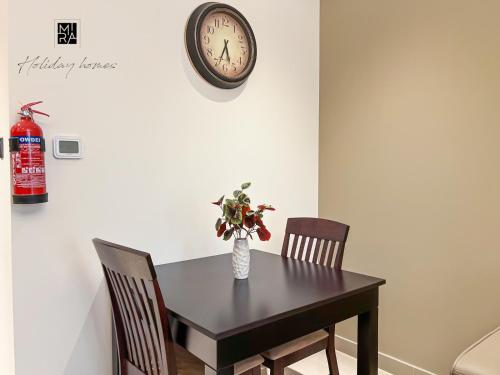 Mira Holiday Homes - Newly furnished studio in Downtown, Dubai (Foto 9)