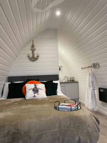 Paddock Pod - Sleeps 4 & Roofed Over Private Hot Tub