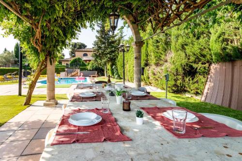 CASA ARNAU Casa con extenso jardín y piscina gîte à louer Brunyola