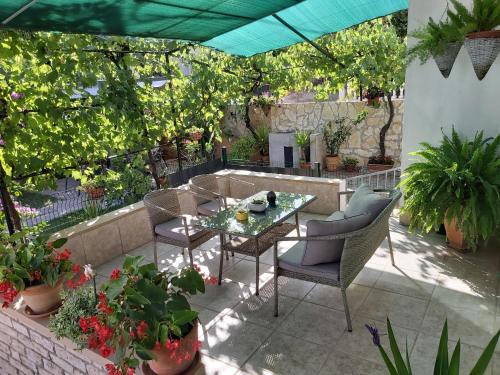 Studio Apartment image 5
