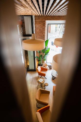 373304106 Hotel Well and Come Barcelona