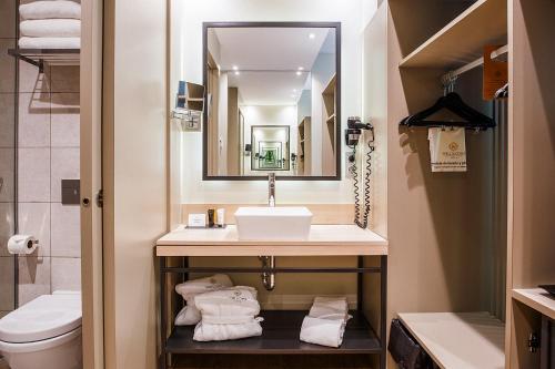 373305130 Hotel Well and Come Barcelona