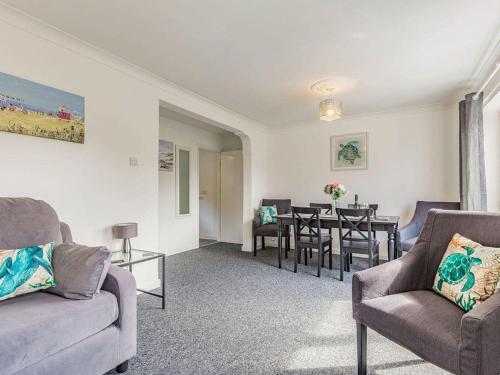 Picture of Lovely Magnolia Apartment- 1King And 4 Single Accommodation Torquay
