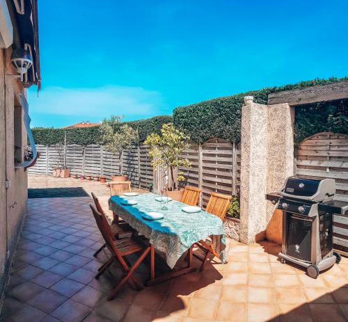 Agréable maison avec grande terrasse au calme gîte à louer La Fontonne