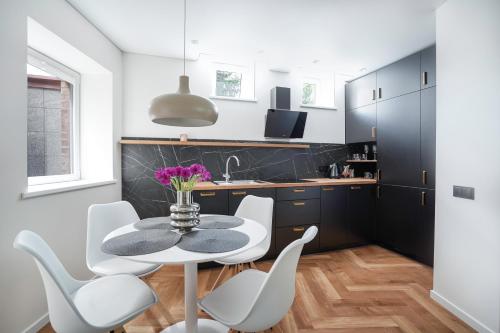 Exclusive OldNew apartments in city center in 帕納瓦茲