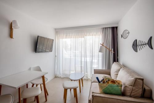 Apartamentos Es Pujols - Emar Hotels