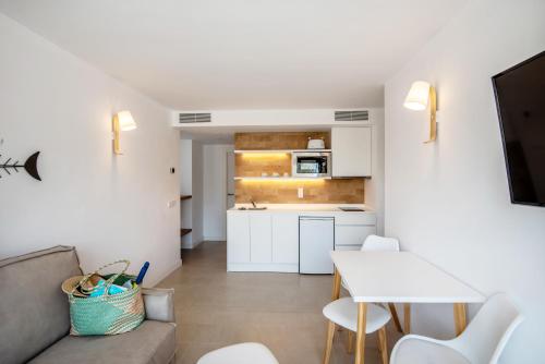 Apartamentos Es Pujols - Emar Hotels
