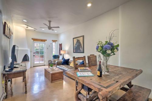 Spacious Railyard Bungalow with Private Patios! - image 6