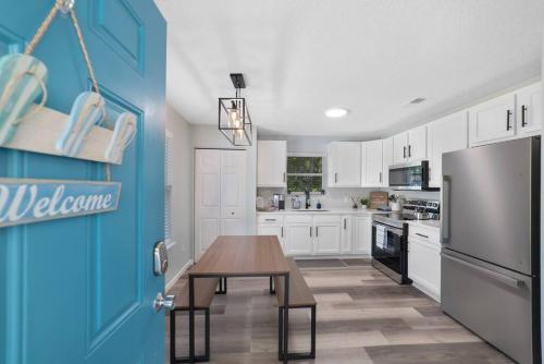 NEW Modern Bungalow Close to Downtown! Fully Fenced Yard in St. Augustine, USA