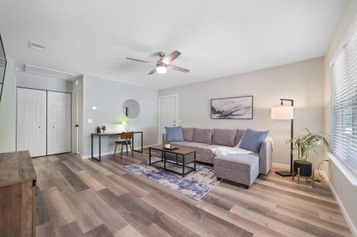 NEW Modern Bungalow Close to Downtown! Fully Fenced Yard in St. Augustine, USA