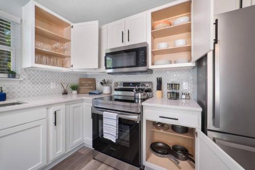 Kitchen, NEW Modern Bungalow Close to Downtown! Fully Fenced Yard in Other