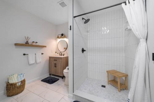 NEW Modern Bungalow Close to Downtown! Fully Fenced Yard in St. Augustine, USA