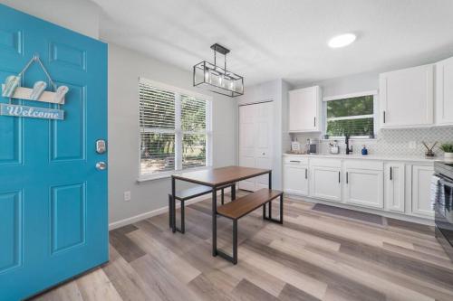 NEW Modern Bungalow Close to Downtown! Fully Fenced Yard in St. Augustine, USA