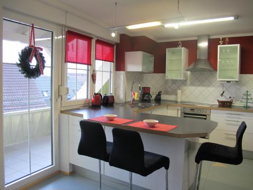 Ferienwohnung Pracht - großzugige FeWo ab 75 qm 147m von Bertholdstraße entfernt