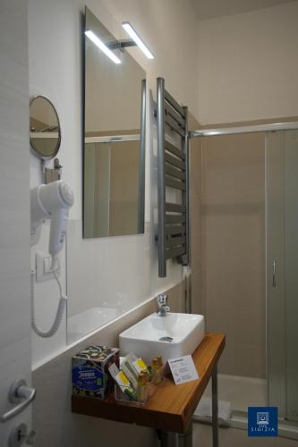 Double Room with Private Bathroom image 10