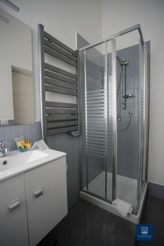 Single Room with Private Bathroom image 1