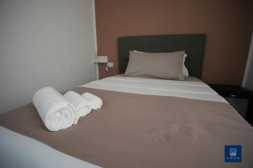 Single Room with Private Bathroom image 5