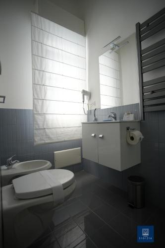 Single Room with Private Bathroom image 3