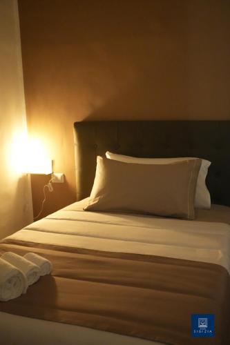 Single Room with Private Bathroom image 10