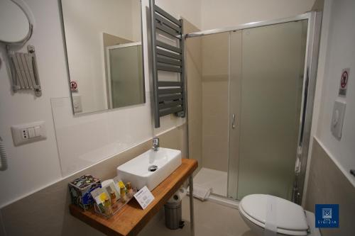 Double Room with Private Bathroom image 3