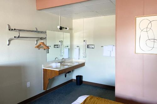 The Benson Motel - Benson, MN - US-12 HWY - 화장실