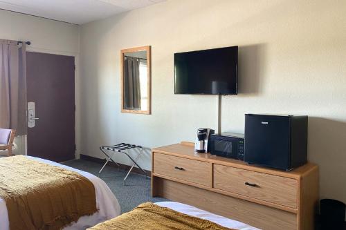 The Benson Motel - Benson, MN - US-12 HWY