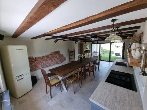 Közös társalgó / TV, Haus am Berg mit Wellnessbereich, Bar und Panorama in Buhlertal