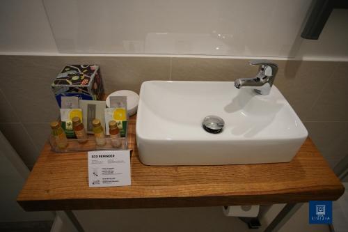 Double Room with Private Bathroom image 2