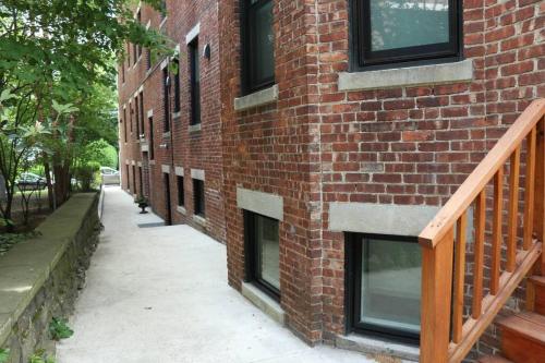 Newly Renovated 2bed, 2bath private apartment, minutes from Boston.