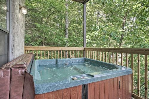 Rustic Pigeon Forge Home with Private Hot Tub! in Pigeon Forge, USA