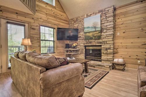 Ideally Located Home with Hot Tub in Pigeon Forge! - image 9