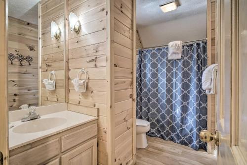 Ideally Located Home with Hot Tub in Pigeon Forge! - image 13