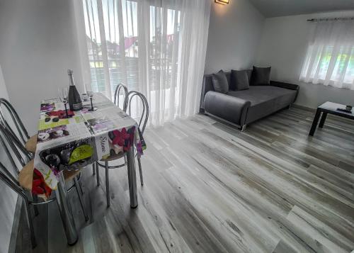 FeDa Apartmanház (FeDa Apartmanhaz) in บาลาตองโบกลาร์