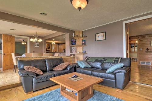 13 Mi to Downtown Quiet Lakefront Cottage in Traverse City, USA
