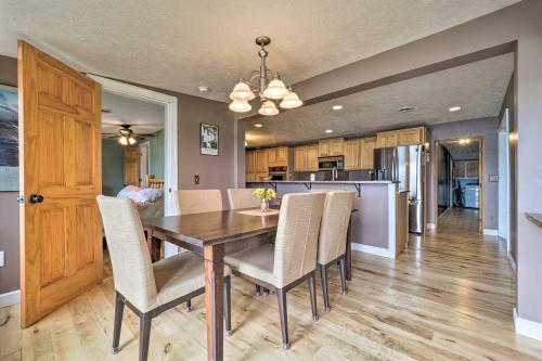 13 Mi to Downtown Quiet Lakefront Cottage in Traverse City, USA