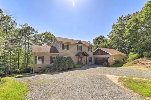 Peaceful Pisgah Mountain Getaway with Hot Tub!