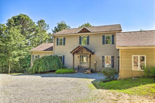 Peaceful Pisgah Mountain Getaway with Hot Tub!