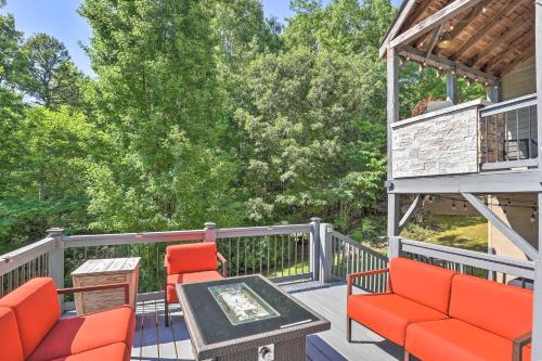 Peaceful Pisgah Mountain Getaway with Hot Tub!