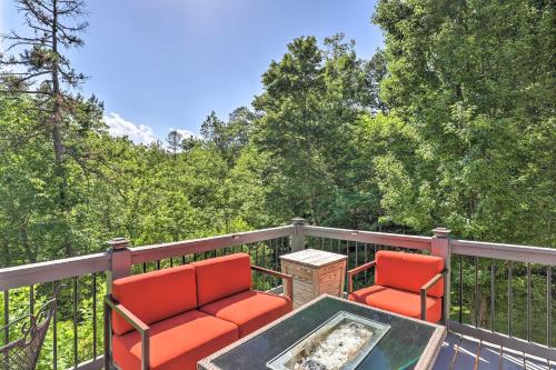 Peaceful Pisgah Mountain Getaway with Hot Tub!