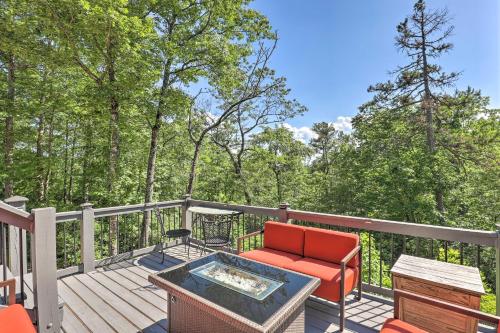 Peaceful Pisgah Mountain Getaway with Hot Tub!